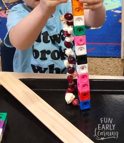 Popcorn and Cranberry Stringing Measurement Activity for Preschool and Kindergarten. Fun math activity for learning measurement, counting, and fine motor skills! #mathcenter #measurement #funearlylearning